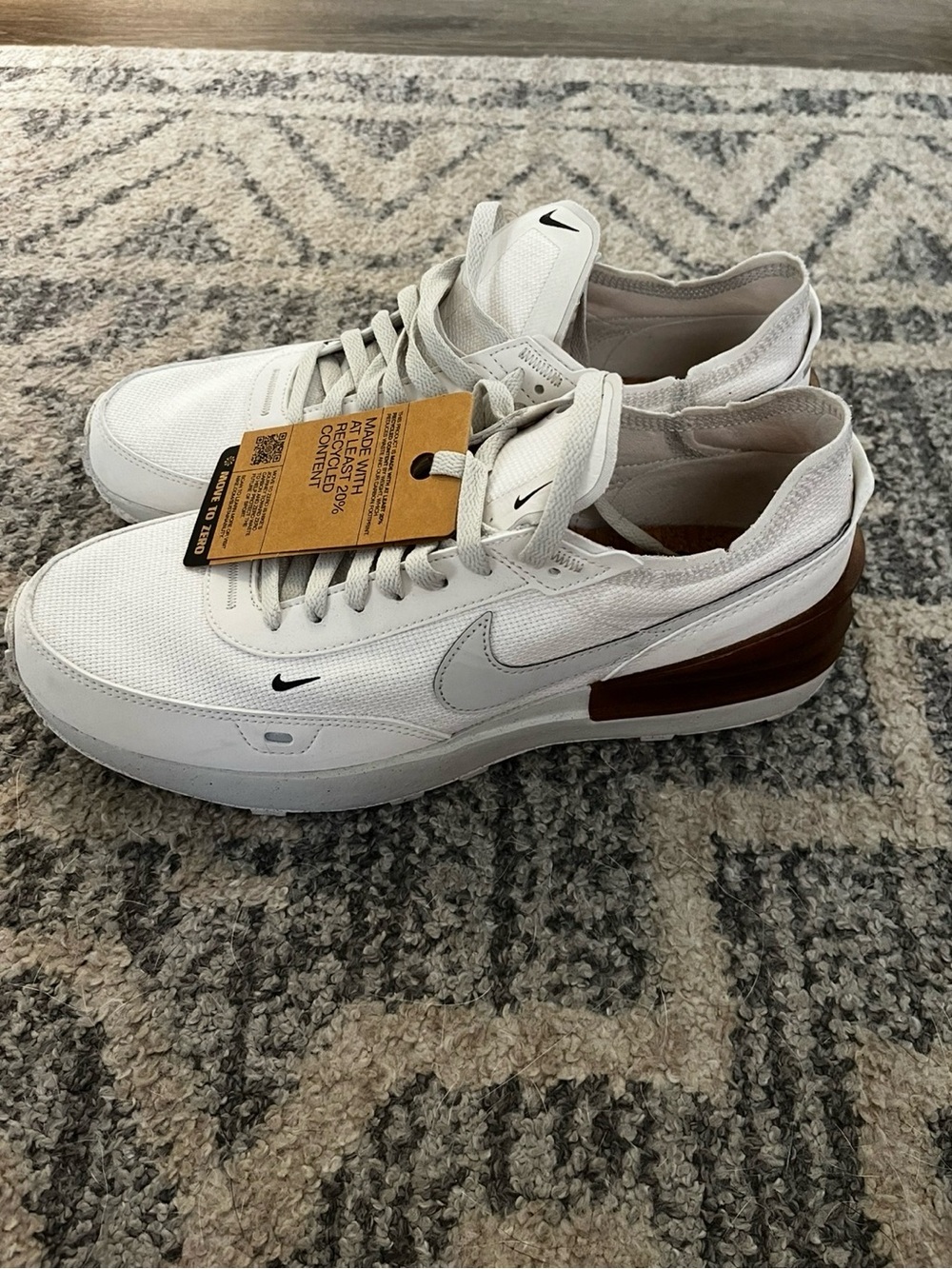 NWT Nike Waffle One Men’s Size 10.5 White Gray Brown Sneakers Move to Zero
